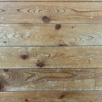 京都市左京区聖護院円頓美町47-5の売買物件/床の無垢材は使用感あり。経年美と捉えるか、表面を削って綺麗にし直すのも良し。