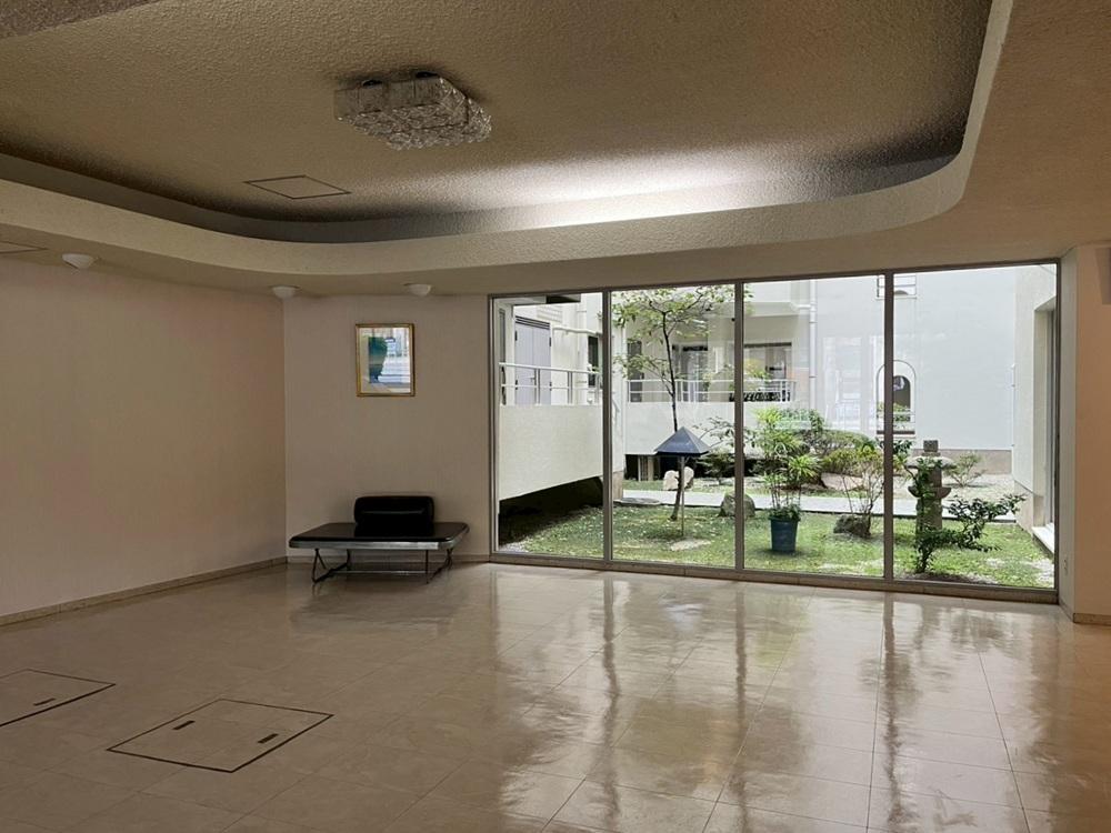 京都市左京区聖護院円頓美町47-5の売買物件/共用部もクラシックで良い雰囲気