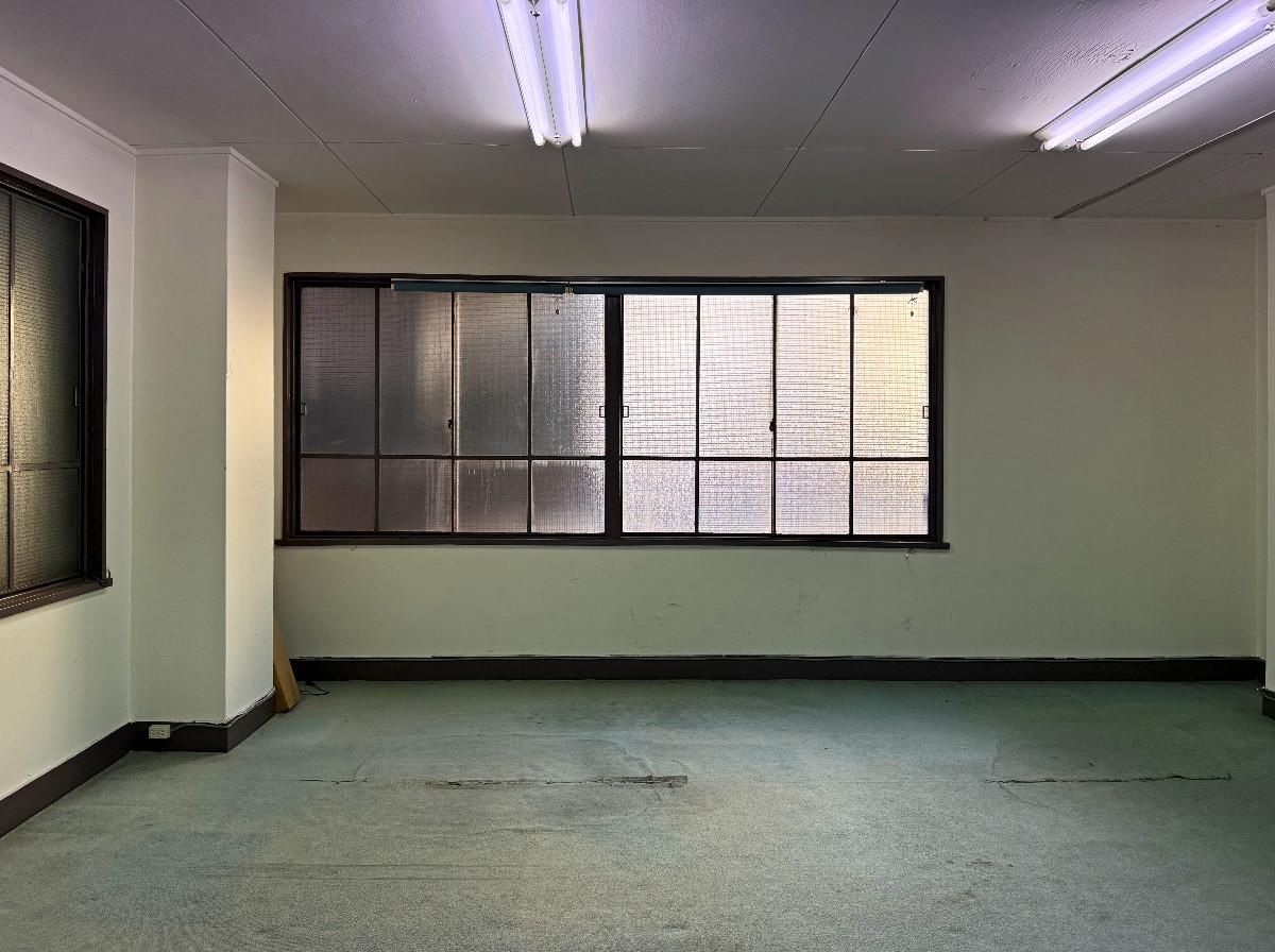 京都市下京区堀川通綾小路下る綾堀川町304-2 の賃貸物件/3方の壁面には窓がたっぷりとられているので、閉塞感は皆無