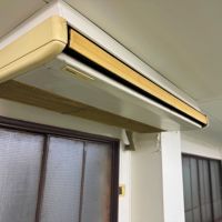 京都市下京区堀川通綾小路下る綾堀川町304-2 の賃貸物件/エアコンは年季もの（残置物）。この時代の冷媒は今の物よりパワーがあったので、もし動けば良く効きそう