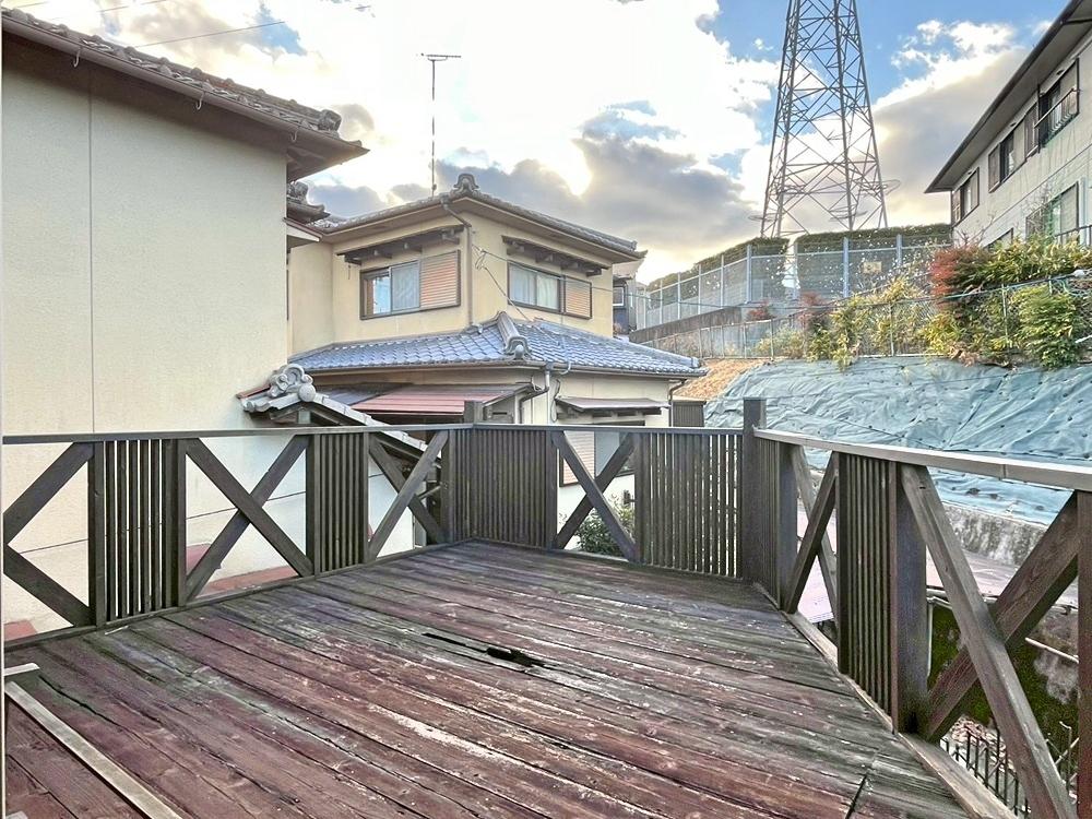 滋賀県大津市本宮二丁目の売買物件/ここはデッキの補修がマスト