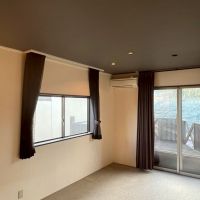 滋賀県大津市本宮二丁目の売買物件/2階洋室｜この部屋から三角のデッキに繋がる。主寝室にしても良さそう