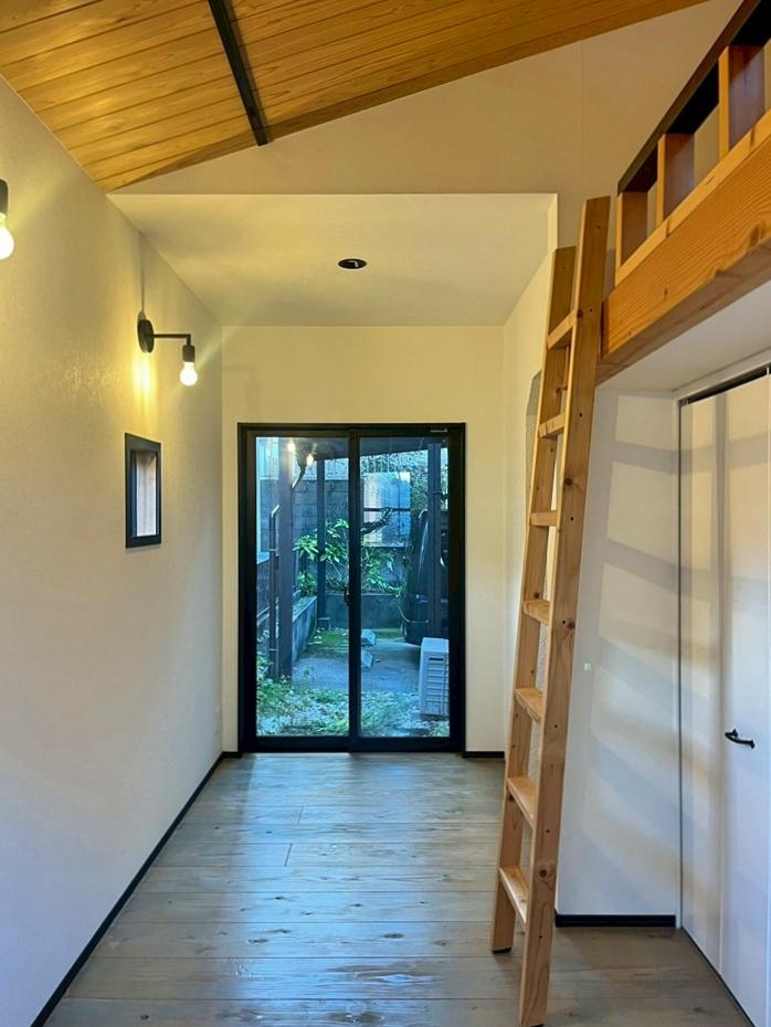 滋賀県大津市本宮二丁目の売買物件/1階南側｜この部屋が増築部分。横に細長いが仕事部屋等に良さそう。