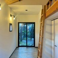 滋賀県大津市本宮二丁目の売買物件/1階南側｜この部屋が増築部分。横に細長いが仕事部屋等に良さそう。