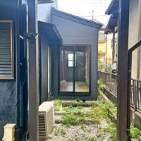 滋賀県大津市本宮二丁目の売買物件/正面が増築部分。