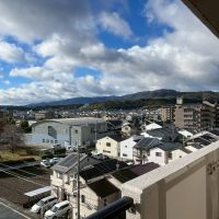 京都市西京区桂上野今井町111の売買物件/南西には山が連なる