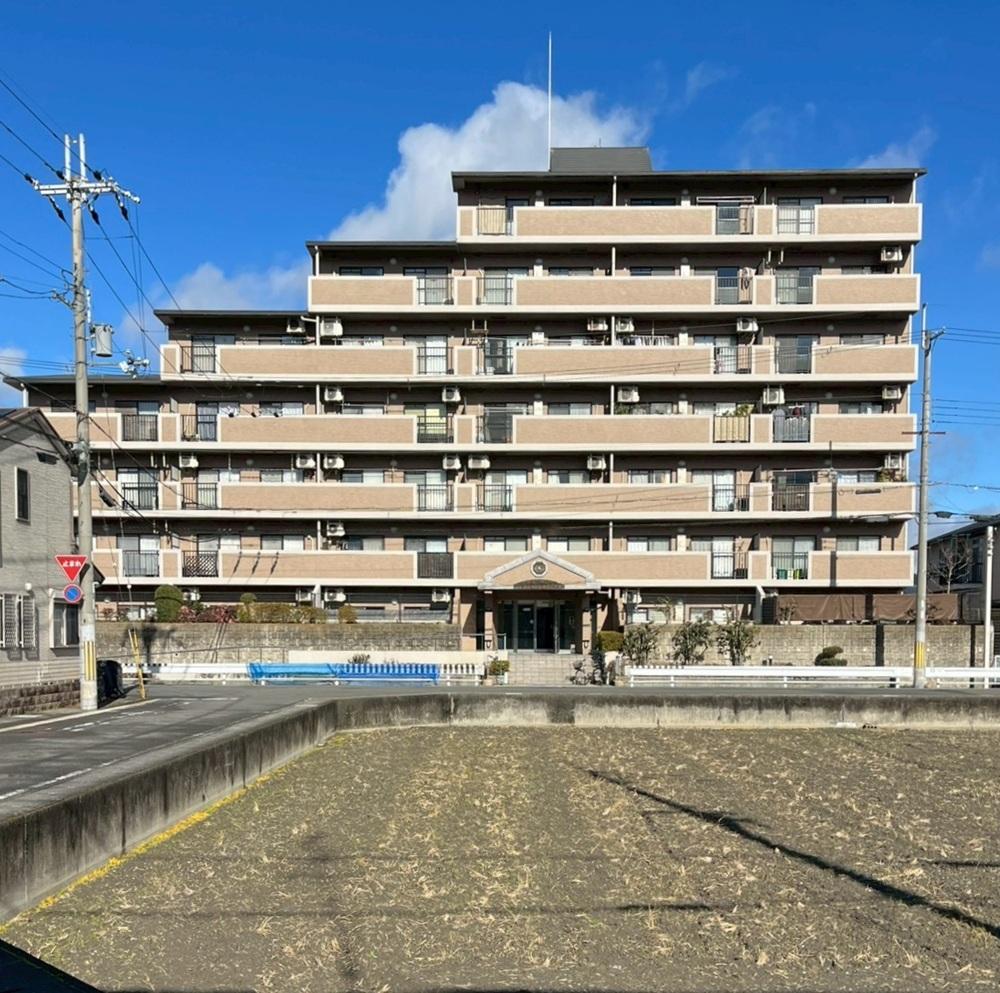 京都市西京区桂上野今井町111の売買物件/今のところ建物前には田んぼが残っている