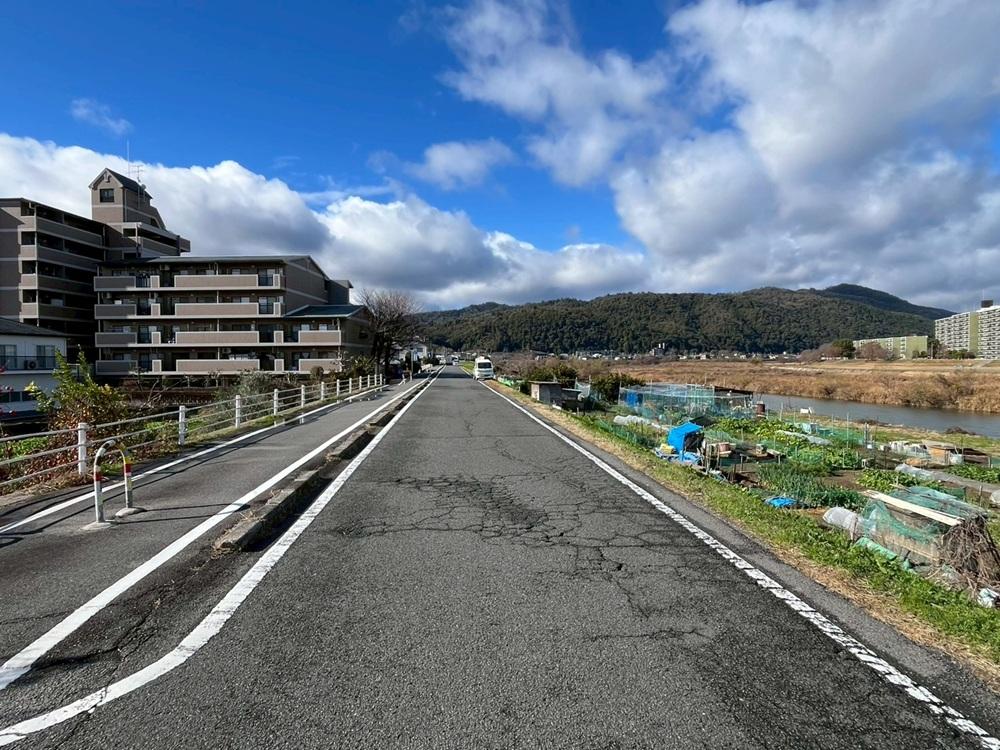 京都市西京区桂上野今井町111の売買物件/道路を挟んで桂川の河川敷
