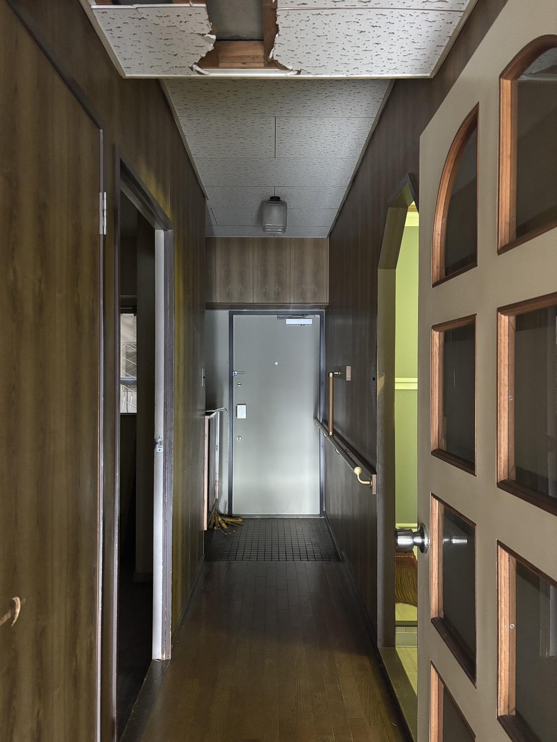 京都市上京区中立売通室町西入三丁町471の売買物件/室内からまっすぐのびた先にある玄関