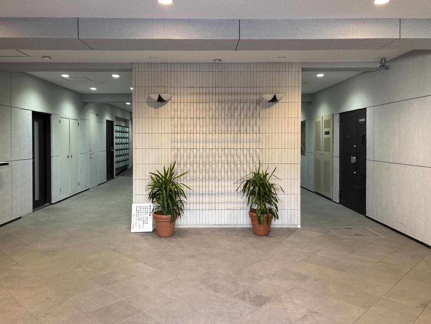 京都市上京区中立売通室町西入三丁町471の売買物件/1階エントランスはゆとりのある空間