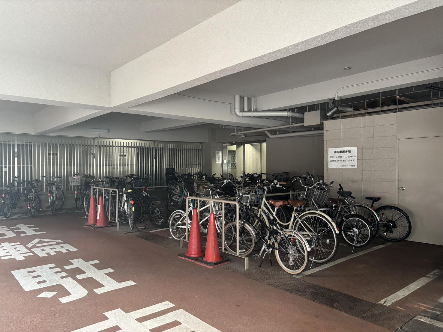 京都市上京区中立売通室町西入三丁町471の売買物件/屋根付きの駐輪場・バイク置場は数台の空きがあります（都度確認要）