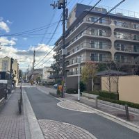 京都市上京区中立売通室町西入三丁町471の売買物件/外観、見覚えのある人もいそうです。突き当りが御所