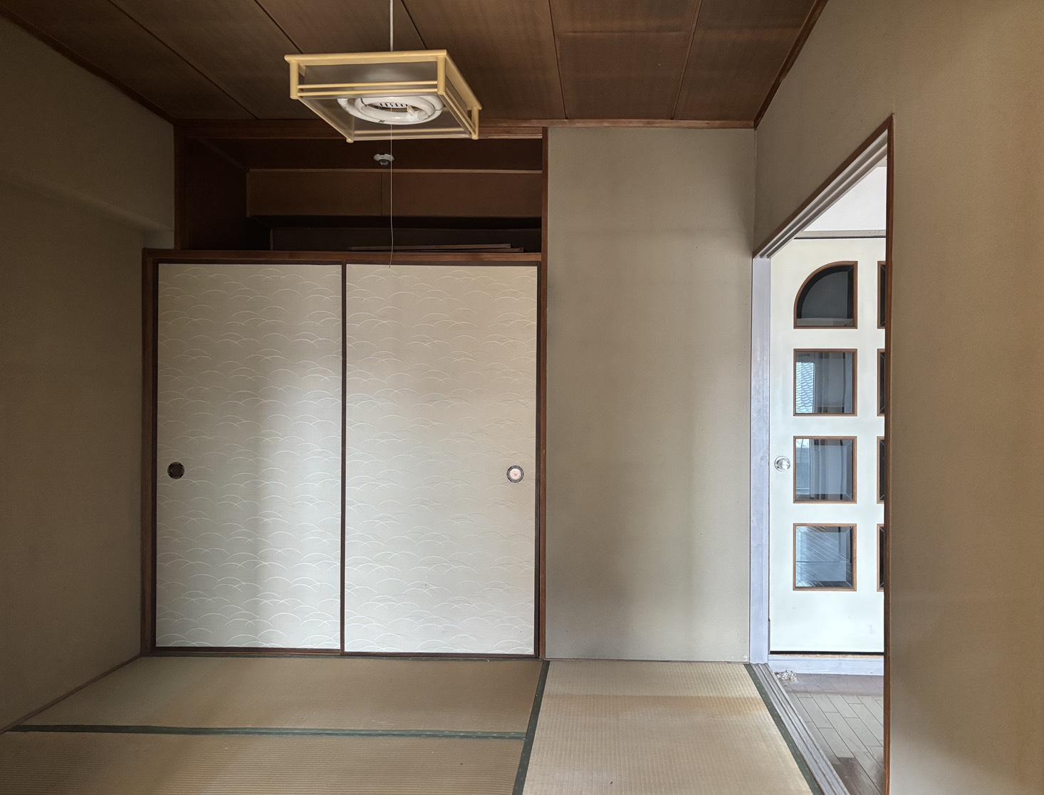 京都市上京区中立売通室町西入三丁町471の売買物件/キッチン横の和室は窓がないので、やや暗め