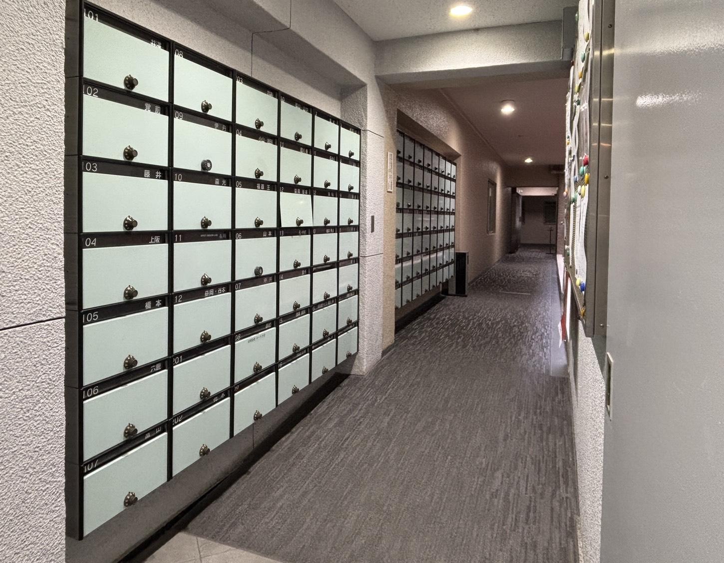 京都市上京区中立売通室町西入三丁町471の売買物件/共用部の郵便ポストもレトロ感あり