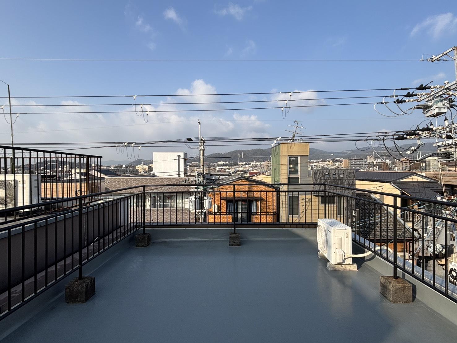 京都市北区小山初音町60-2の賃貸物件/ルーフバルコニー│西側の視界も抜けています。