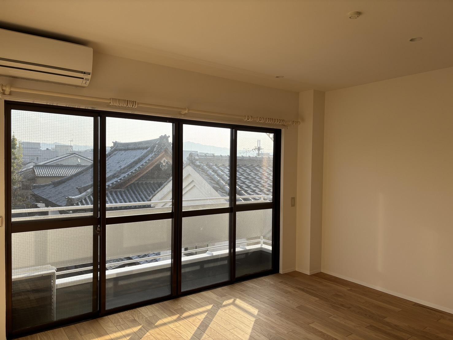 京都市北区小山初音町60-2の賃貸物件/3F│目の前は順照寺さん。境内が広く、視界が開けた穏やかな景色が広がります