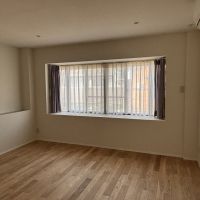 京都市北区小山初音町60-2の賃貸物件/3F│無垢の床材が、空間に落ち着きを与え、部屋の質を自然に高めています。