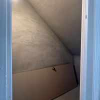 京都市中京区式阿弥町122-1の賃貸物件/階段下には収納スペース。