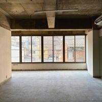 京都市中京区式阿弥町122-1の賃貸物件/前面道路に向かって大きく設けられた開口部。