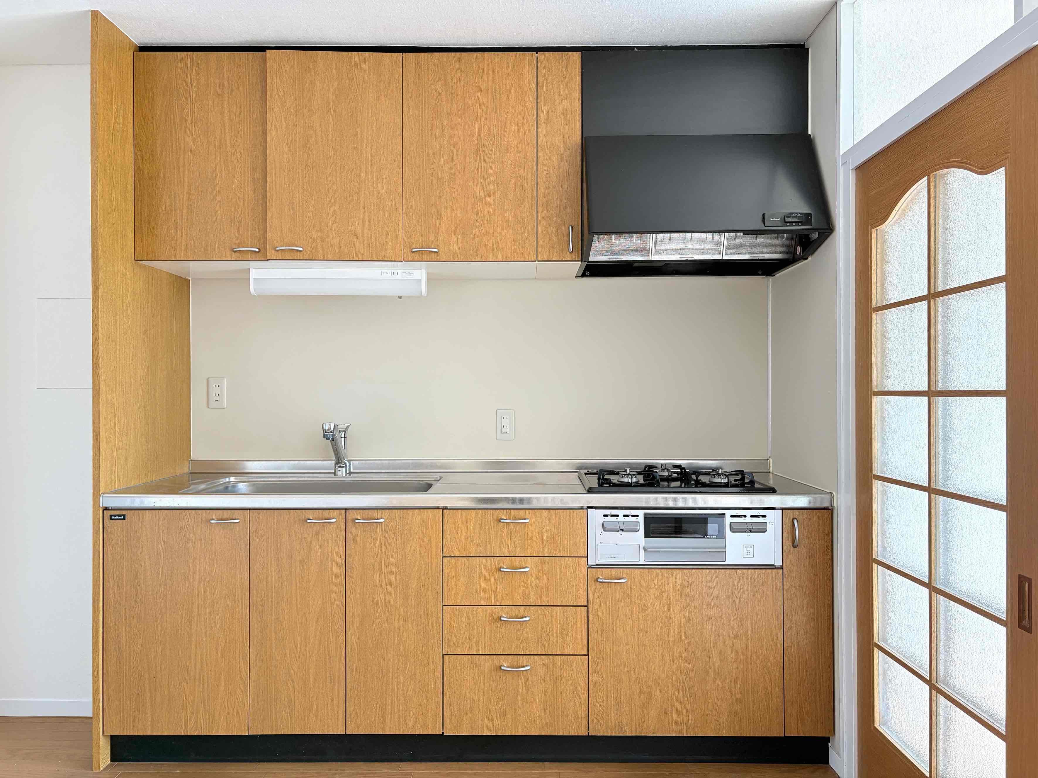 京都市上京区室町通一条下る薬屋町419の賃貸物件/キッチンは3口ガスコンロ。サイズも大きく使いやすそうです