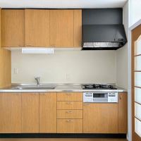 京都市上京区室町通一条下る薬屋町419の賃貸物件/キッチンは3口ガスコンロ。サイズも大きく使いやすそうです