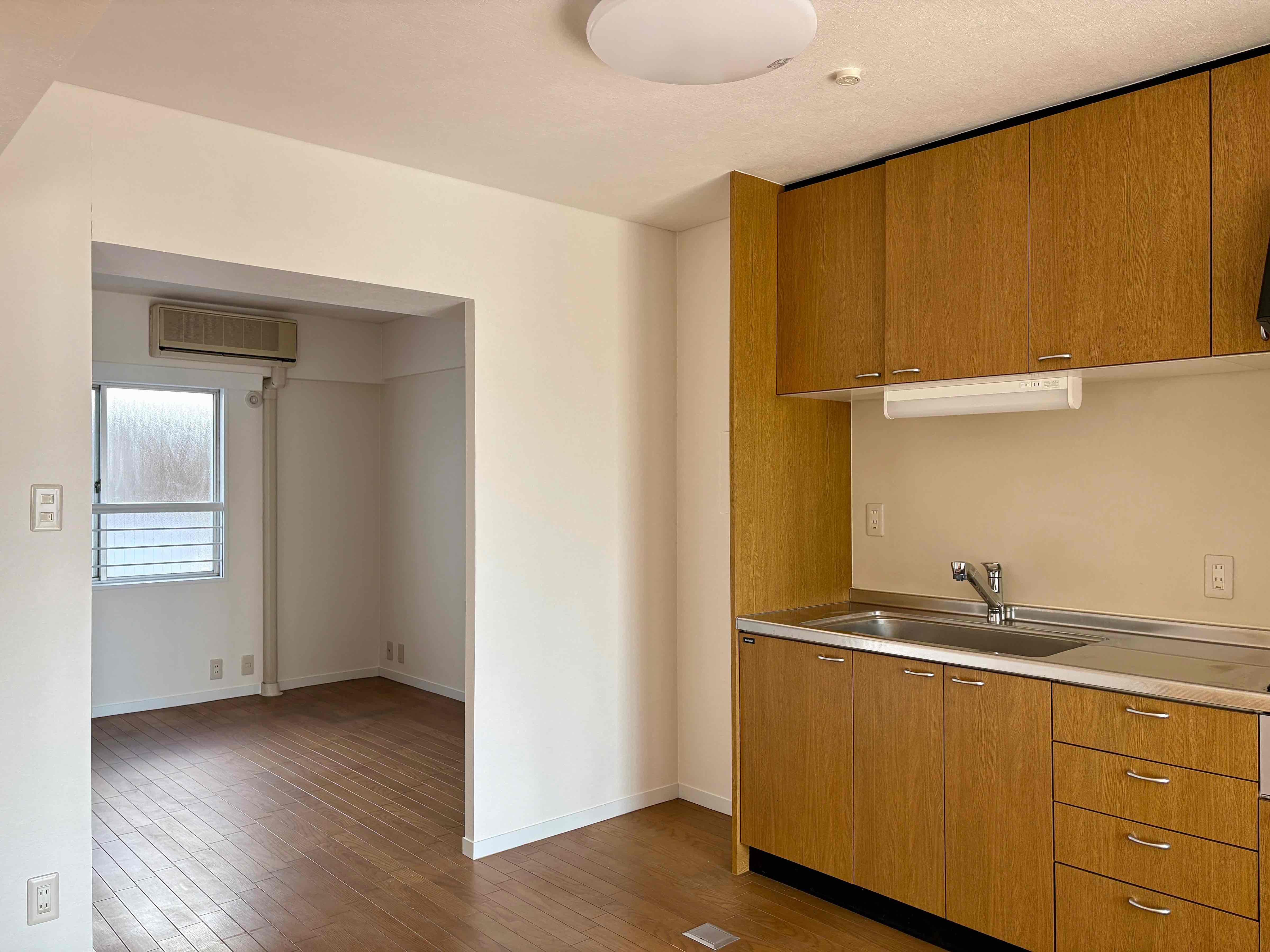 京都市上京区室町通一条下る薬屋町419の賃貸物件/キッチンとリビングはゆるく区切られています