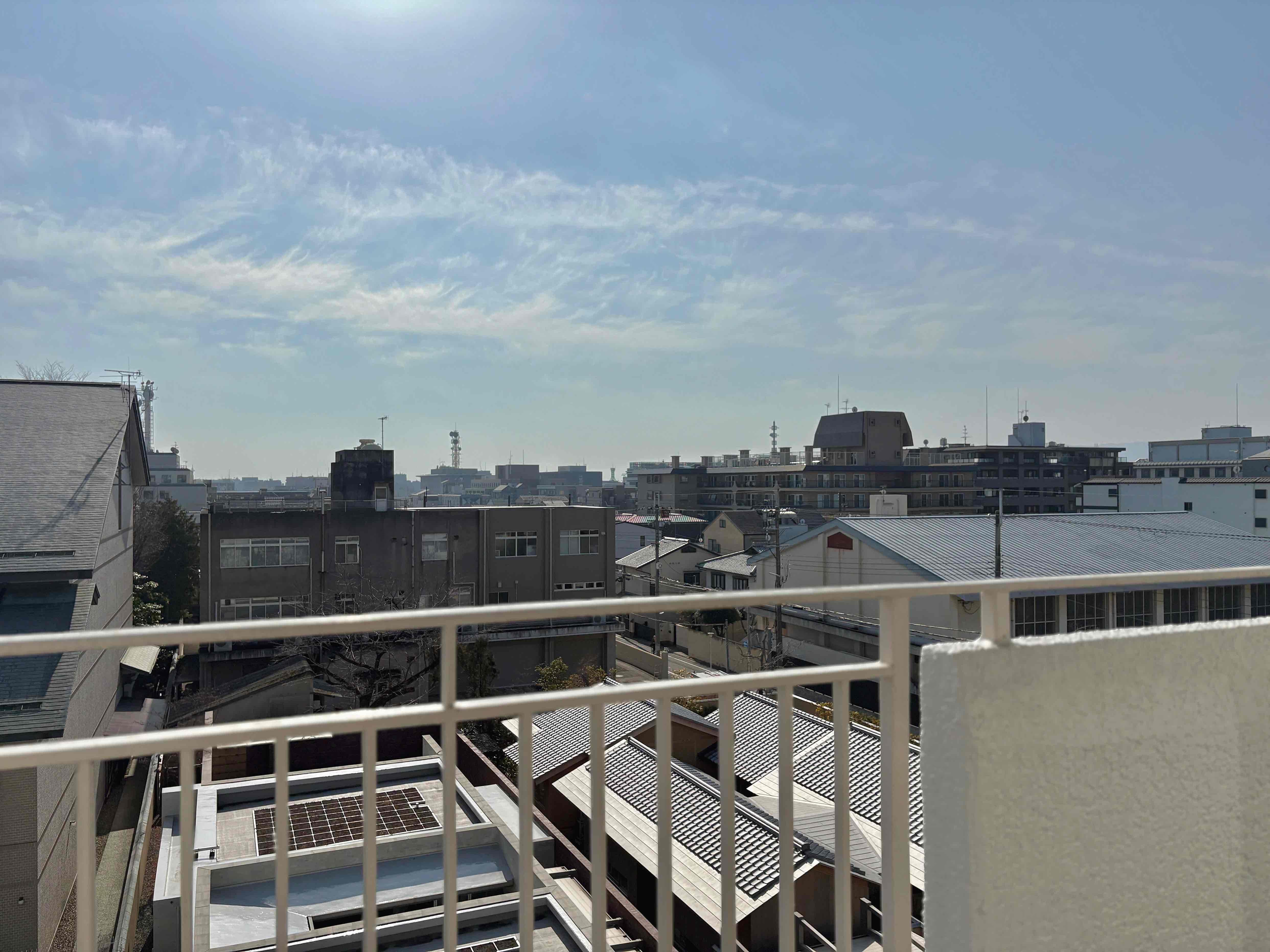 京都市上京区室町通一条下る薬屋町419の賃貸物件/目の前が旧富岡鉄斎邸のため、スカッとした景色を確保できます。