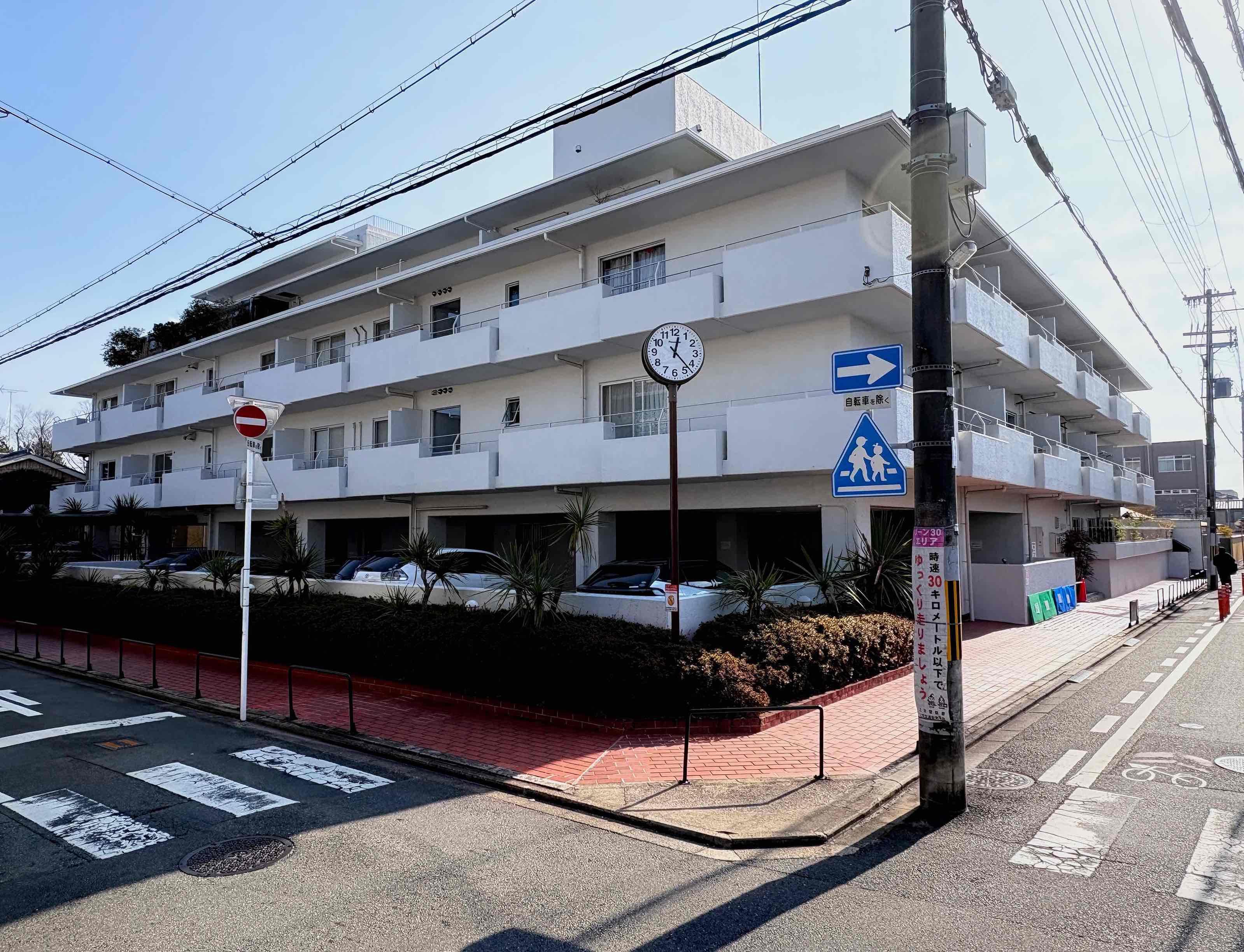 京都市上京区室町通一条下る薬屋町419の賃貸物件/カクカクしていてスタイリッシュでありながら重厚感もあるヴィンテージマンション