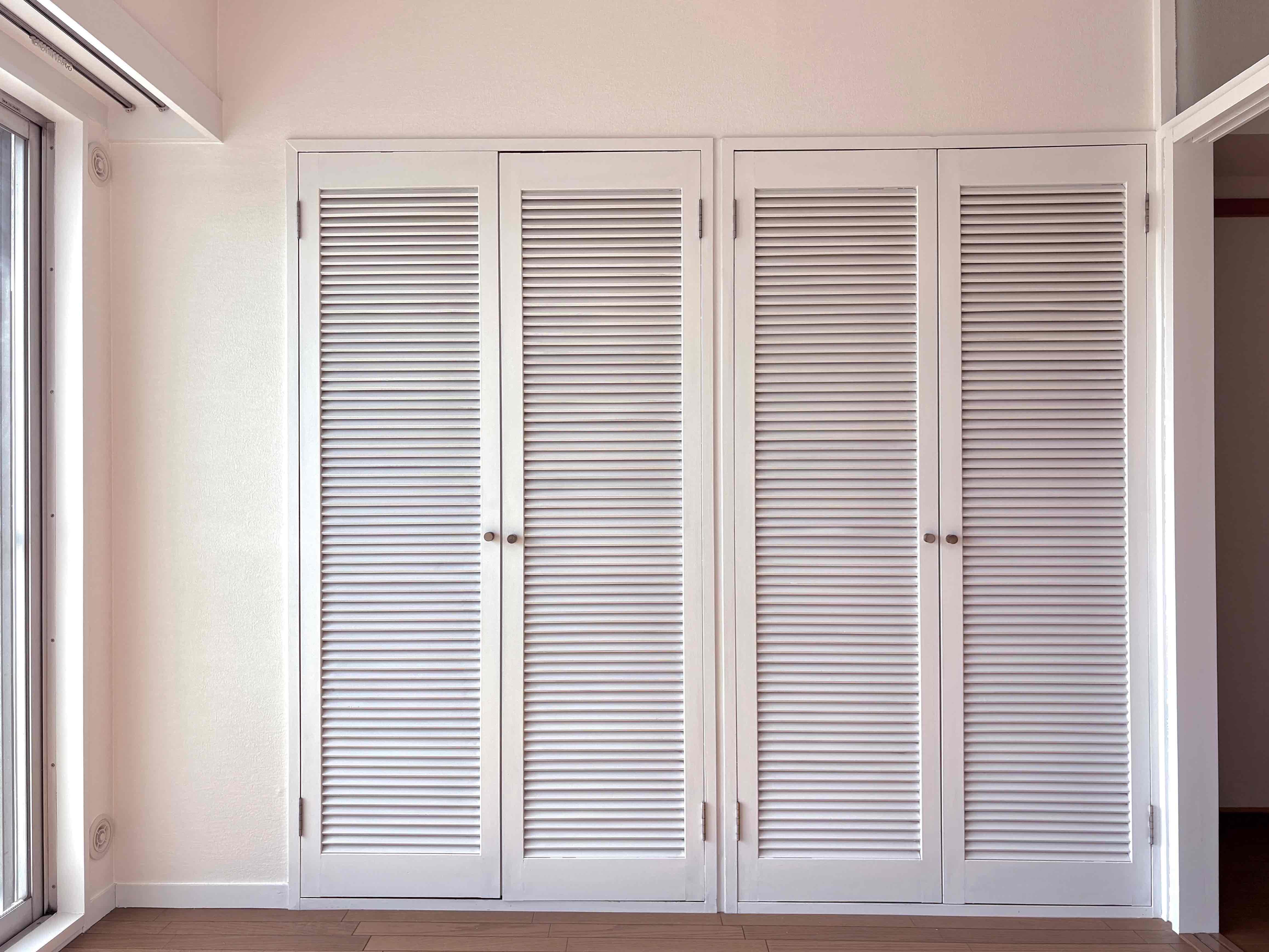 京都市上京区室町通一条下る薬屋町419の賃貸物件/洋室とリビングの収納はルーバーの扉でいいアクセントになっています