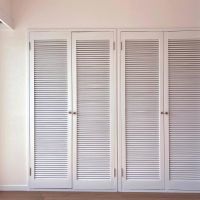 京都市上京区室町通一条下る薬屋町419の賃貸物件/洋室とリビングの収納はルーバーの扉でいいアクセントになっています