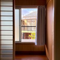 京都市左京区下鴨東半木町74番地3の賃貸物件/縁側に出て左手には収納スペースがあります