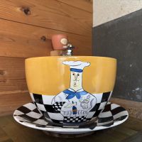 京都市中京区壬生松原町22-6の賃貸物件/1F |玄関に入ると、手洗い器のコックさんがお出迎えしてくれます