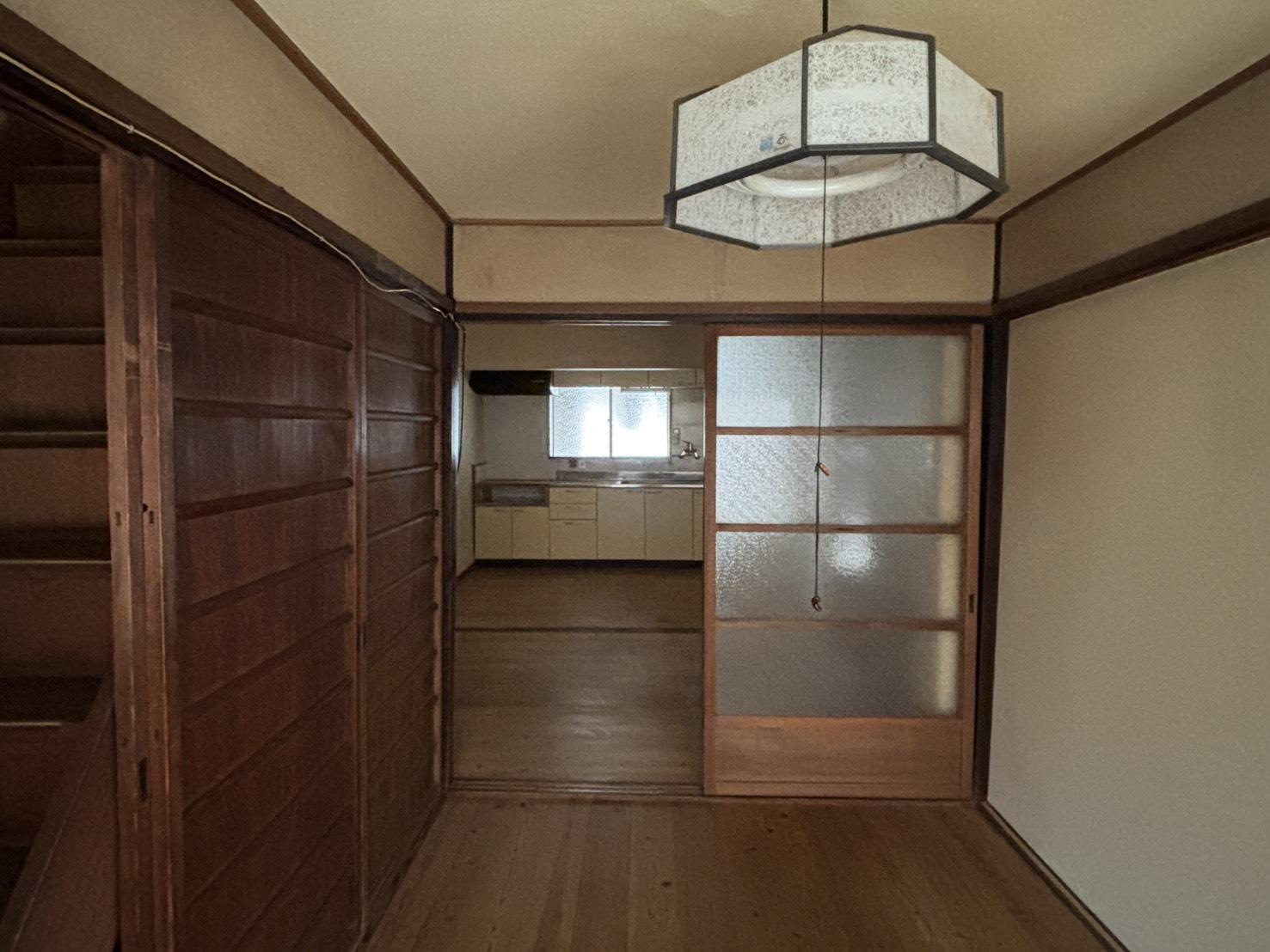 京都市中京区壬生松原町22-6の賃貸物件/1F |無垢のフローリング仕上げで、素足で歩きたくなる床です