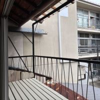 京都市中京区壬生松原町22-6の賃貸物件/2F |東側のベランダ。道路側からの視線がないので、洗濯物はこちらに干すのが良さそうです