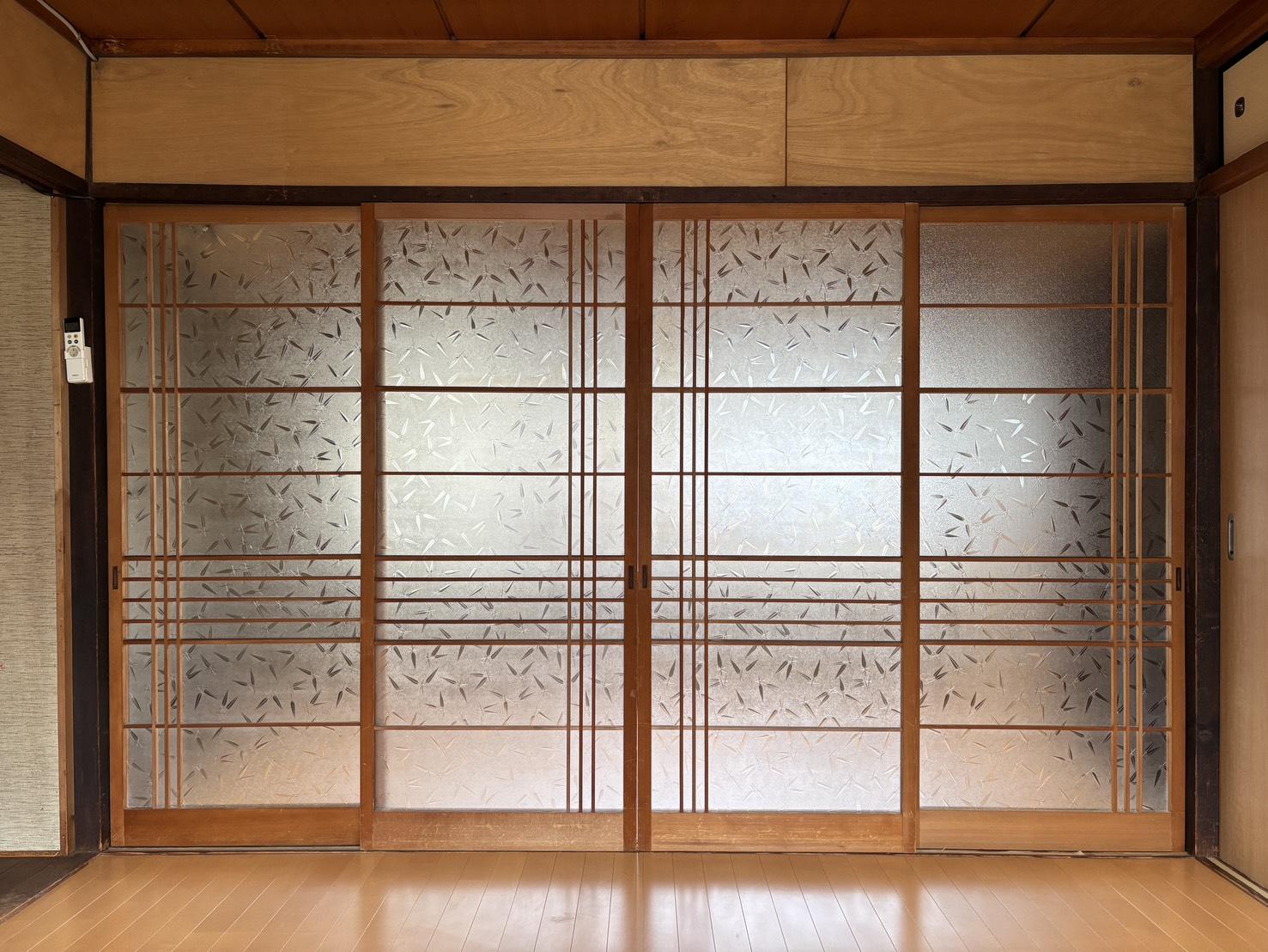 京都市中京区壬生松原町22-6の賃貸物件/2F |寒い冬はガラス戸を閉めて、しっかり暖を取りましょう