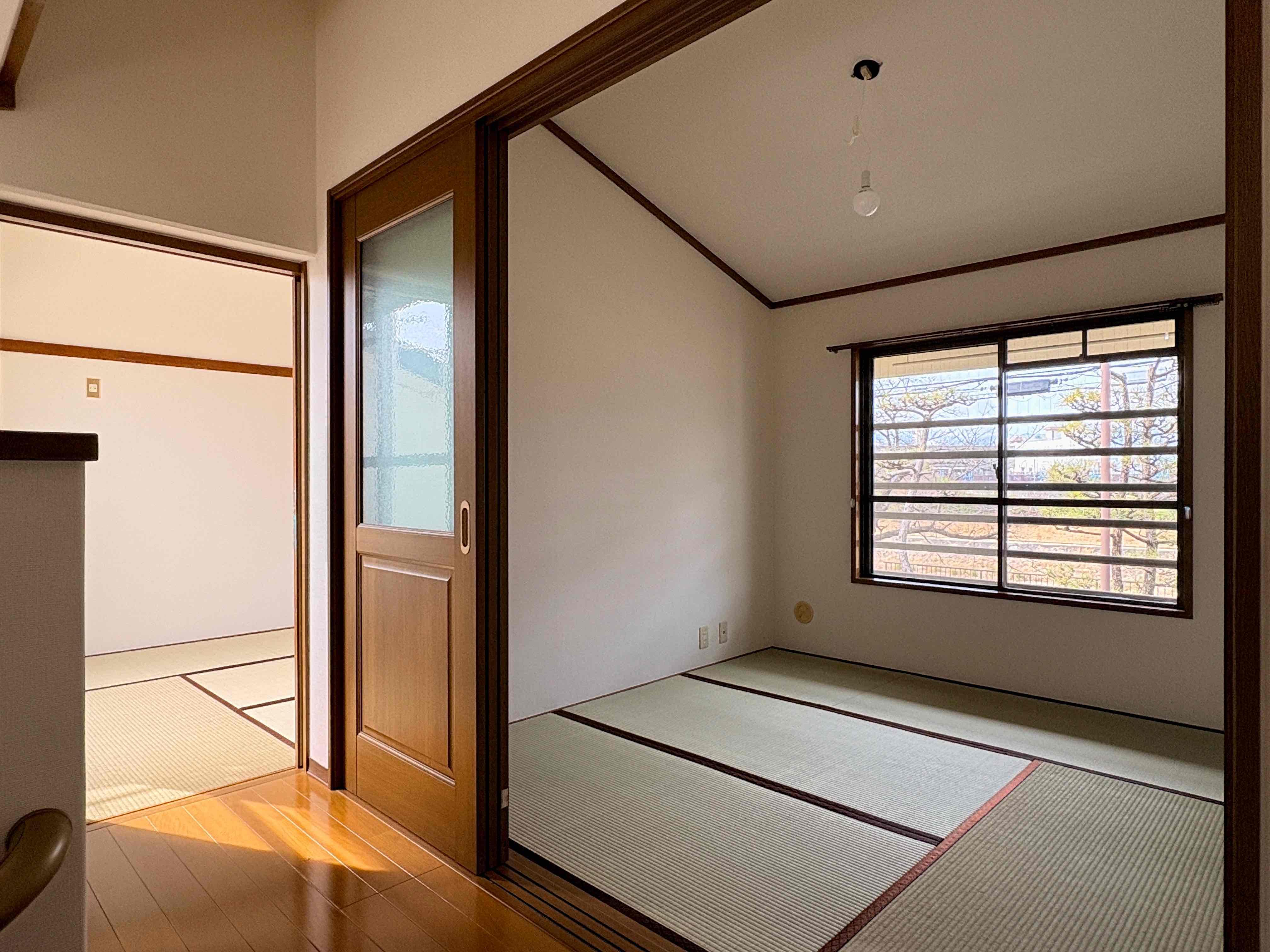 京都市左京区高野玉岡町1-141の賃貸物件/2階に上がった様子。向かいは川端通を挟んで高野川なのでスカッと開けています