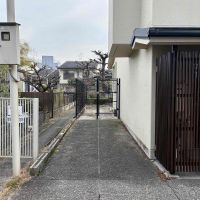 京都市左京区高野玉岡町1-141の賃貸物件/駐車スペースは幅が狭いので車種を選びそうです（奥行:約7m、幅:約1.8m）