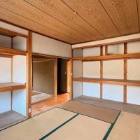 京都市左京区上高野石田町156-3の賃貸物件/2階西｜全室広めの収納が設けられていました。これだけの収納力があるのは嬉しいポイントかと。襖は水色に張替え。他は既存。
