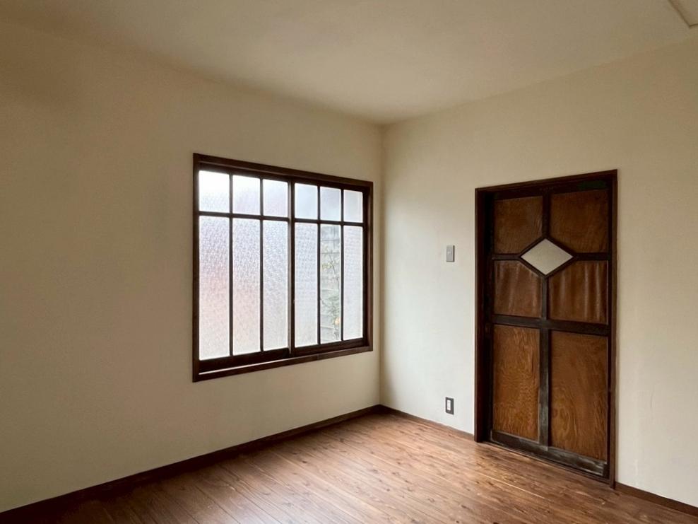 京都市下京区突抜2丁目357の賃貸物件/1号室｜本区画は正方形なので什器の配置はし易そう