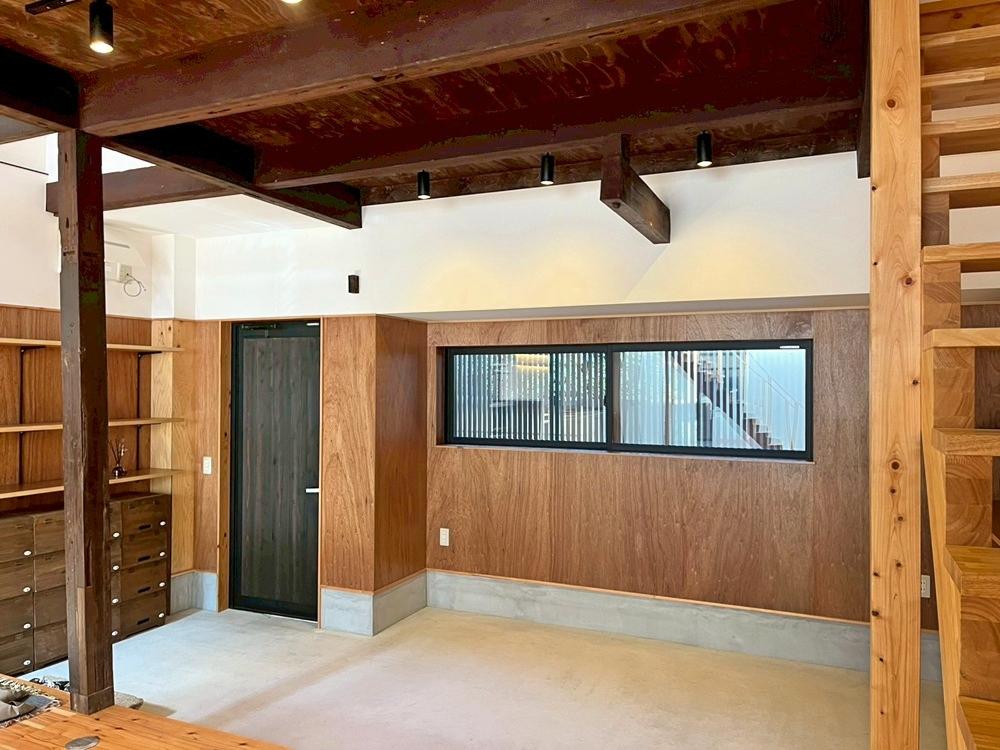 滋賀県大津市尾花川9-18の売買物件/ゆったりとした玄関土間はテーブルセットだって設置できる自由度の高いスペース