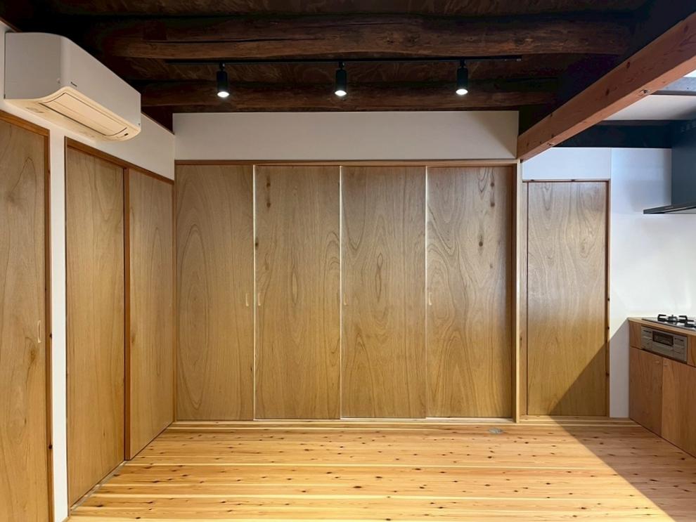 滋賀県大津市尾花川9-18の売買物件/引き戸を全て閉めると、この状態。