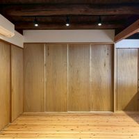 滋賀県大津市尾花川9-18の売買物件/引き戸を全て閉めると、この状態。