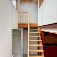 滋賀県大津市尾花川9-18の売買物件/ここで室内干しも出来る。冷蔵庫と洗濯機は階段奥に設置できる