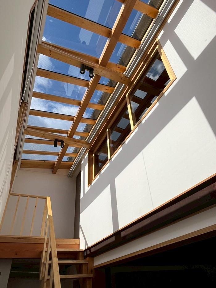 滋賀県大津市尾花川9-18の売買物件/青空の日はこの通りすごく気持ち良いスペース。ロールスクリーンにて陽射しを遮ることも可能。