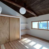 滋賀県大津市尾花川9-18の売買物件/2階南側｜階段室を挟んでも晴れた日にはこの通り日が差し込んできます