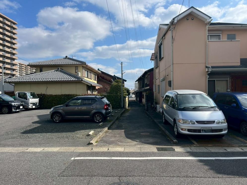 滋賀県大津市尾花川9-18の売買物件/この路地を入って行きます。この背面に皇子山中学校。