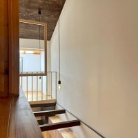 滋賀県大津市尾花川9-18の売買物件/2階北側｜窓からのぞく吹き抜け部分。キッチンとのやり取りもできる関係性