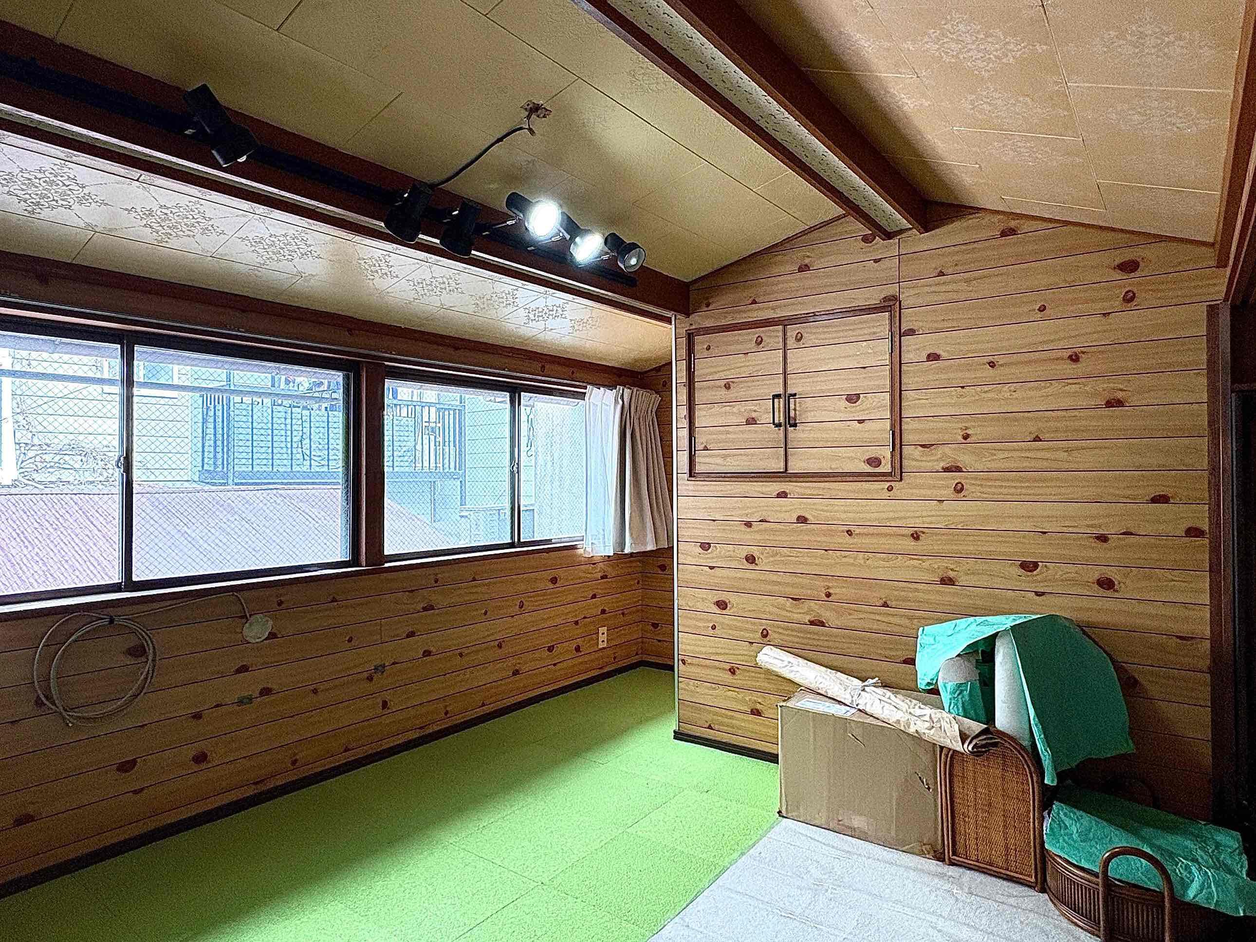 京都市上京区上立売東町29の賃貸物件/北向きの窓は幅が広くてしっかりと明るさが確保されていました。荷物は入居時には撤去されます