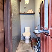 京都市上京区上立売東町29の賃貸物件/共用トイレはノックされても届かない奥行き