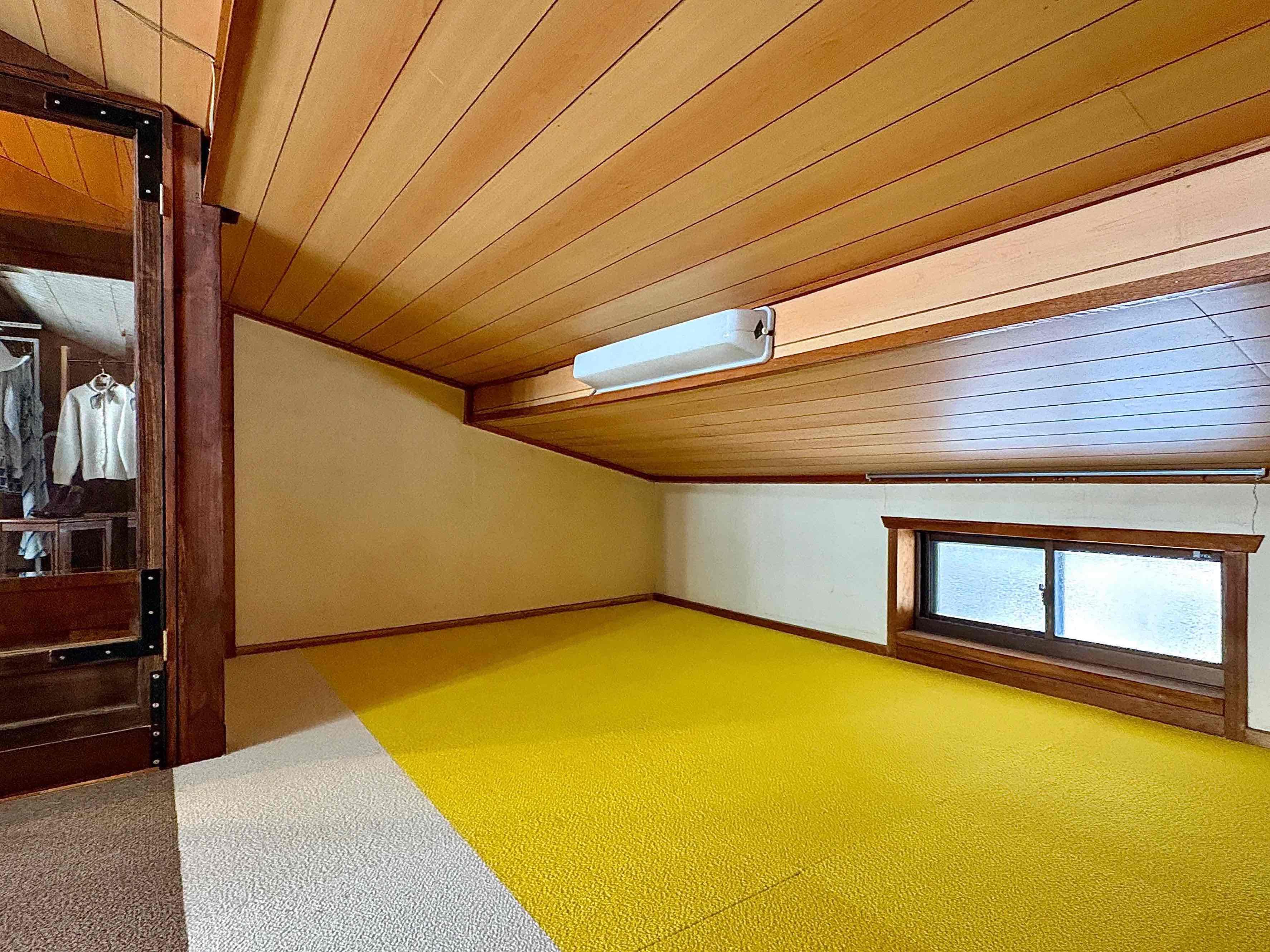 京都市上京区上立売東町29の賃貸物件/西側の一番低い場所は約65cm。ストックの保管場所や収納に回すのがベターかもしれません